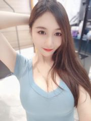 甜美性感妮宝
